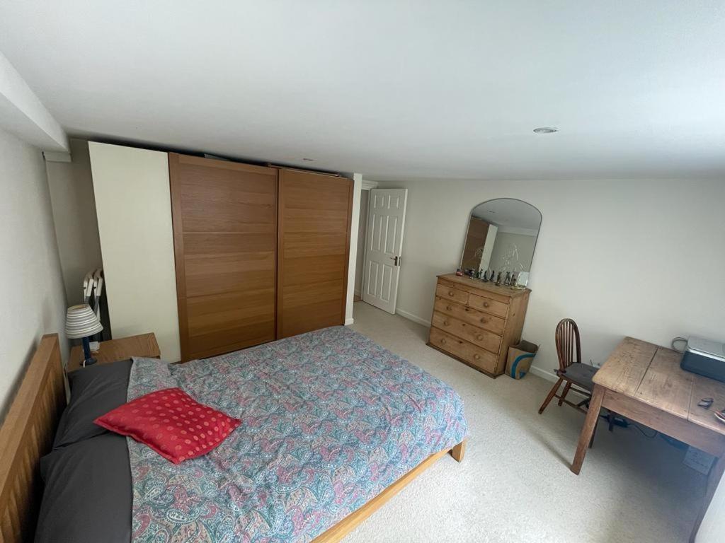 Spacious Holiday Home! London Eksteriør bilde
