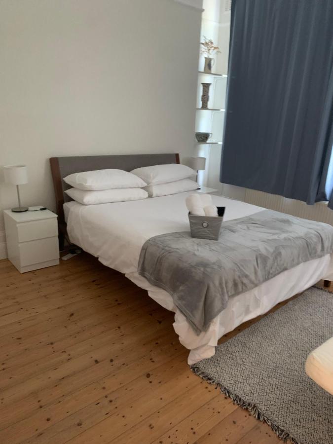 Spacious Holiday Home! London Eksteriør bilde